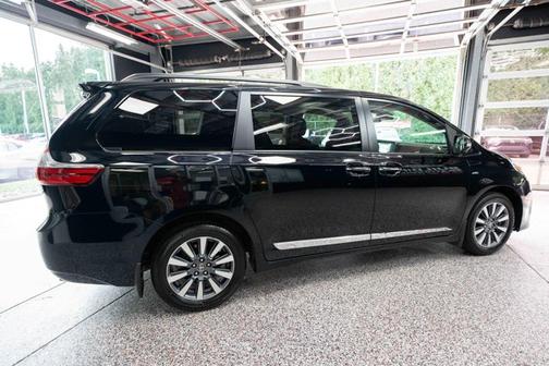 2020 Toyota Sienna Limited Premium