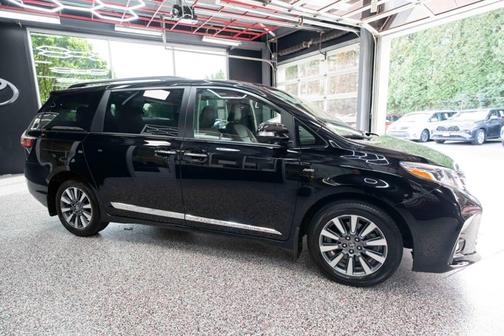 2020 Toyota Sienna Limited Premium