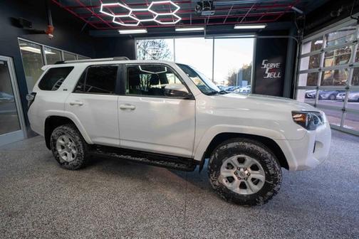 2024 Toyota 4Runner SR5