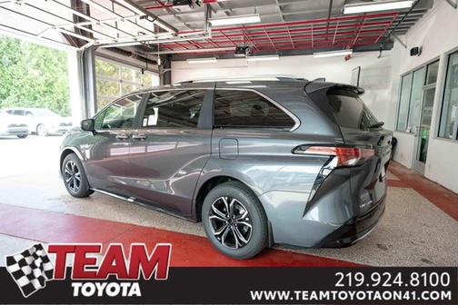 2025 Toyota Sienna Platinum 7 Passenger