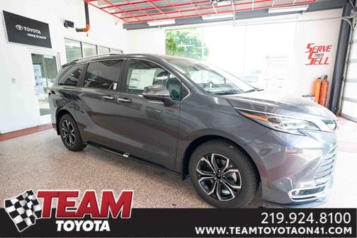 2025 Toyota Sienna Platinum 7 Passenger