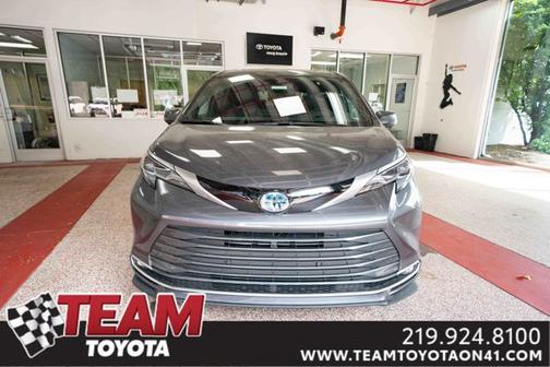 2025 Toyota Sienna Platinum 7 Passenger