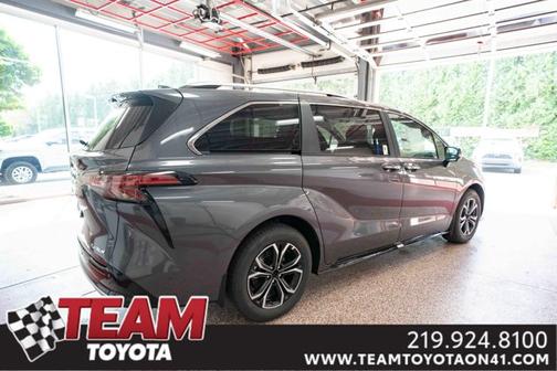 2025 Toyota Sienna Platinum 7 Passenger