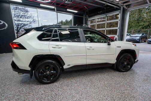 2020 Toyota RAV4 Hybrid SE