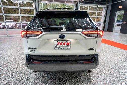 2020 Toyota RAV4 Hybrid SE