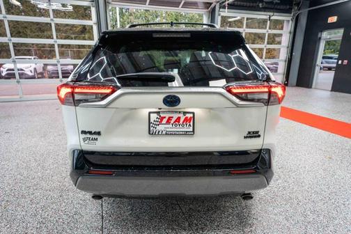 2020 Toyota RAV4 Hybrid SE