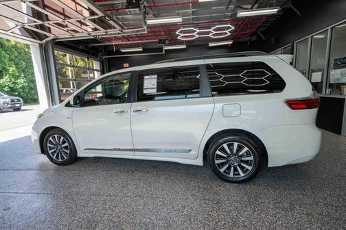 Blizzard Pearl 2020 Toyota Sienna Limited Premium