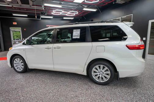 2017 Toyota Sienna XLE