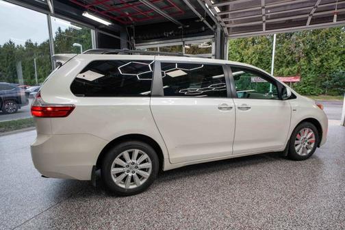 2017 Toyota Sienna XLE
