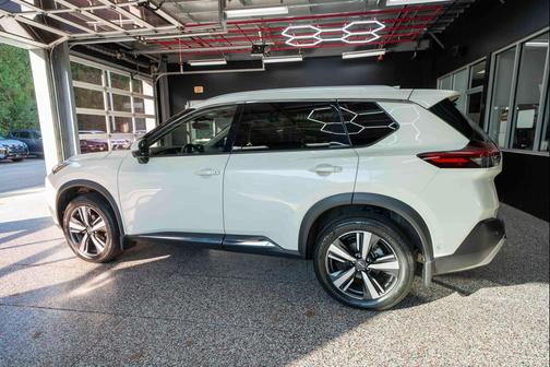 Pearl White Tricoat 2023 Nissan Rogue Platinum