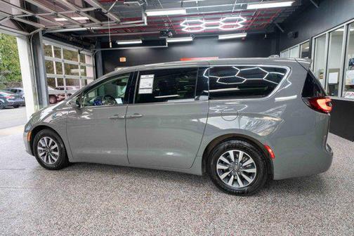 Ceramic Gray Clearcoat 2022 Chrysler Pacifica Hybrid Touring L