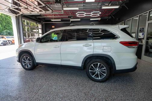 Blizzard Pearl 2019 Toyota Highlander XLE