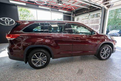 Ooh La La Rouge Mica 2017 Toyota Highlander XLE
