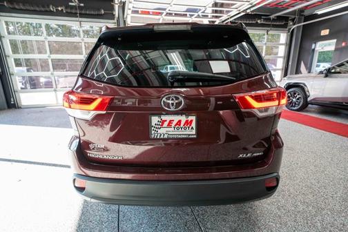 Ooh La La Rouge Mica 2017 Toyota Highlander XLE