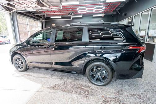 2025 Toyota Sienna Woodland Edition