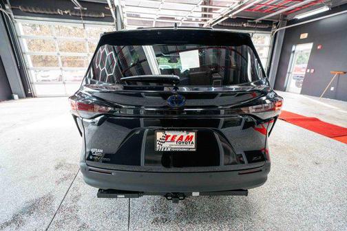 2025 Toyota Sienna Woodland Edition