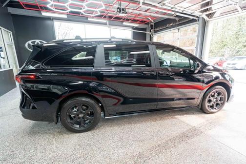 2025 Toyota Sienna Woodland Edition