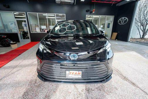 2025 Toyota Sienna Woodland Edition