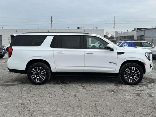 2023 GMC Yukon XL AT4