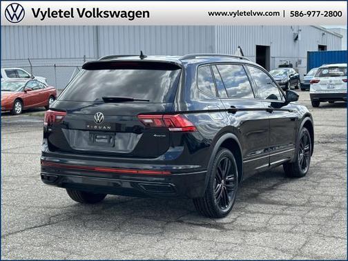 2022 Volkswagen Tiguan 2.0T SE R-Line Black
