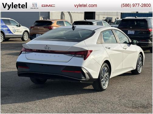 2024 Hyundai ELANTRA SEL
