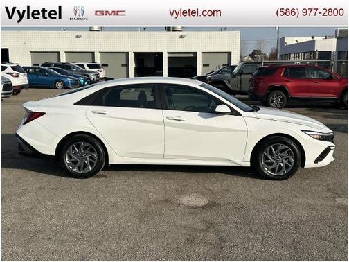 2024 Hyundai ELANTRA SEL
