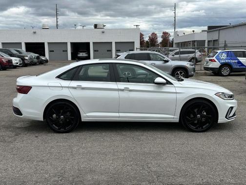 2025 Volkswagen Jetta 1.5T SE