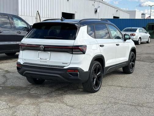 2025 Volkswagen Taos 1.5T SE Black