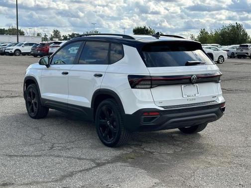 2025 Volkswagen Taos 1.5T SE Black
