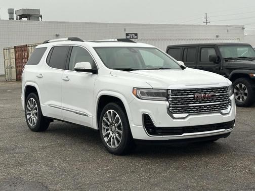 2023 GMC Acadia Denali