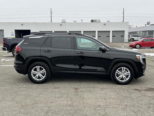 2023 GMC Terrain SLE