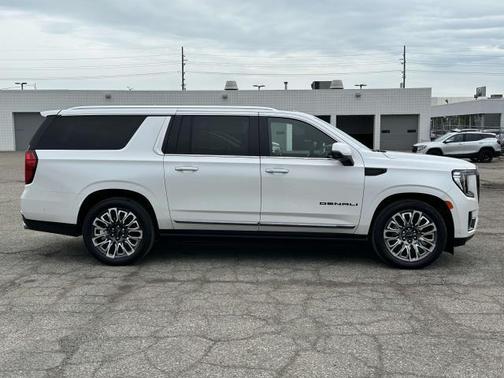 2023 GMC Yukon XL Denali Ultimate