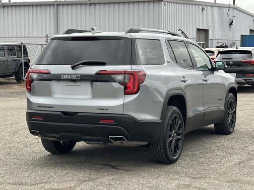 2023 GMC Acadia SLT