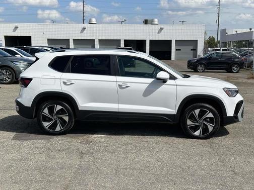 2025 Volkswagen Taos 1.5T SE