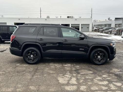 2023 GMC Acadia AT4