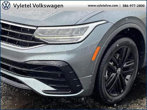2022 Volkswagen Tiguan 2.0T SE R-Line Black