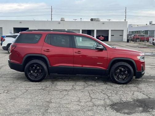 2023 GMC Acadia AT4