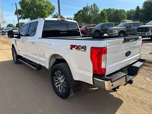 White Platinum Metallic Tri-Coat 2017 Ford F-250 Lariat 4x4 4dr Crew Cab 6.8 ft. SB Pickup