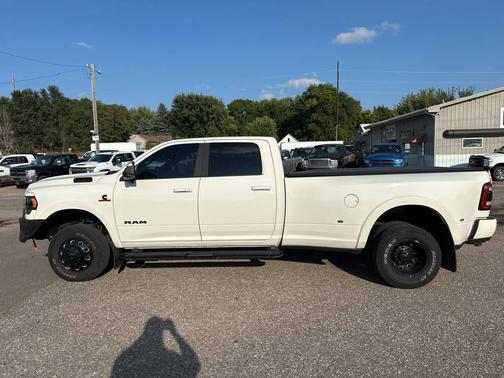 2022 RAM 3500 Limited 4x4 4dr Crew Cab 8 ft. LB DRW Pickup