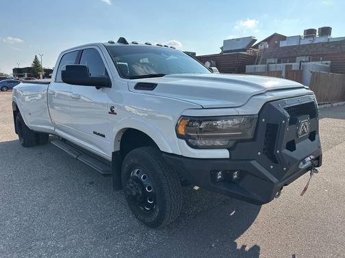 2022 RAM 3500 Limited 4x4 4dr Crew Cab 8 ft. LB DRW Pickup