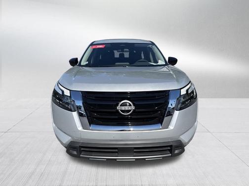 2024 Nissan Pathfinder S