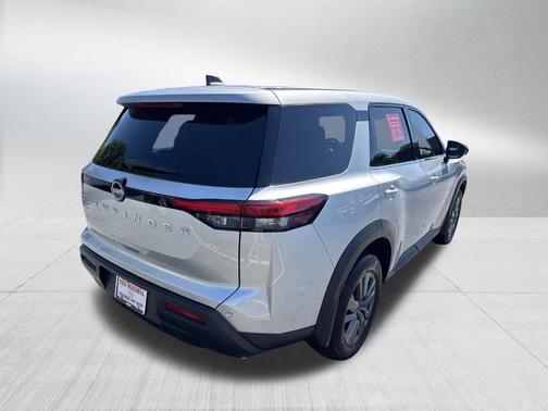 2024 Nissan Pathfinder S