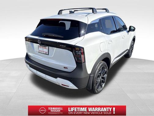 Aspen White Tri 2026 Nissan Kicks SR