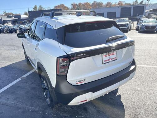 2026 Nissan Kicks SR