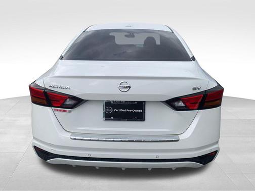 White 2021 Nissan Altima 2.5 SV