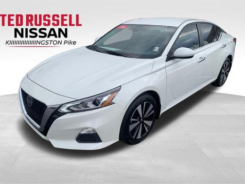 White 2021 Nissan Altima 2.5 SV
