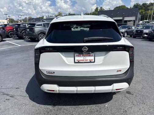 2025 Nissan Kicks SR