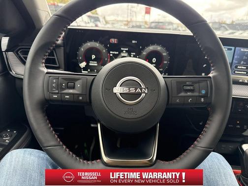 2t Gun Red Roof 2026 Nissan Kicks SR