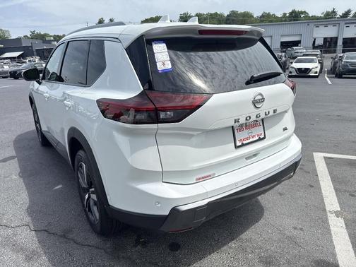 2025 Nissan Rogue SL