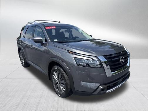 2025 Nissan Pathfinder SL